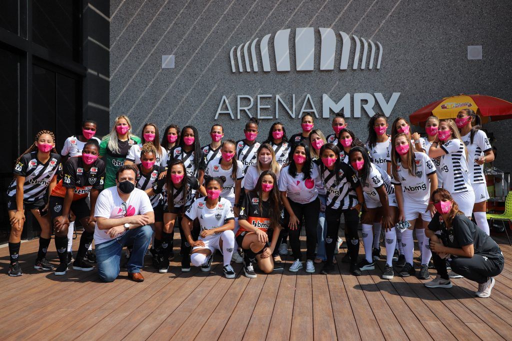 Outubro Rosa: Instituto Mário Penna faz ação para atletas na Arena MRV