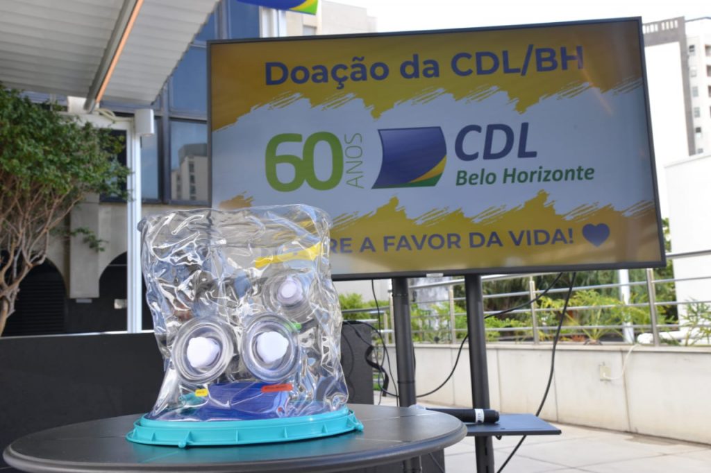 CDL doa dez capacetes de respiração artificial ao Instituto Mário Penna