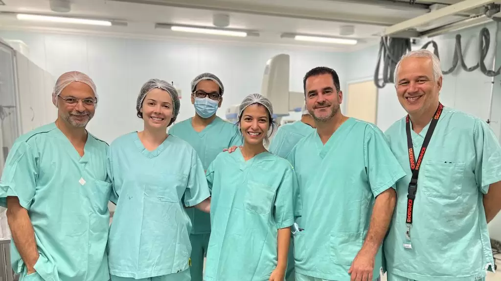 Equipe do Instituto Mário Penna realiza procedimento cardíaco inovador para pacientes de alto risco