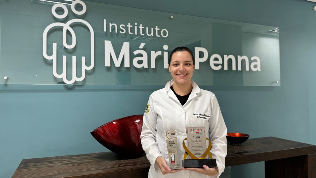 Colaboradora do Mário Penna recebe premiação por sistema inovador de identificação de bactérias multirresistentes