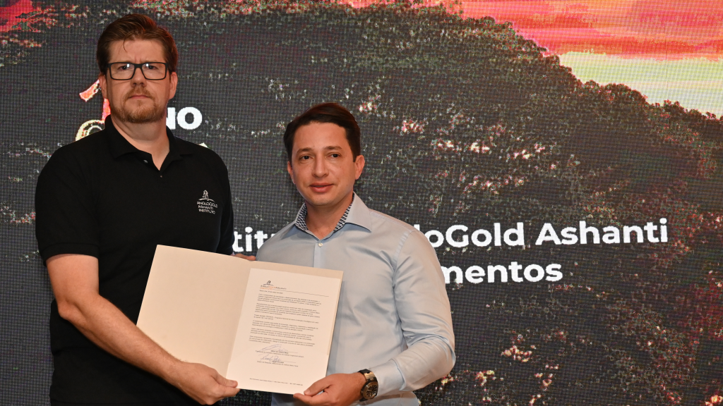 Parceria entre Mário Penna e AngloGold Ashanti impulsiona inovação no tratamento oncológico com doação de robô cirúrgico 