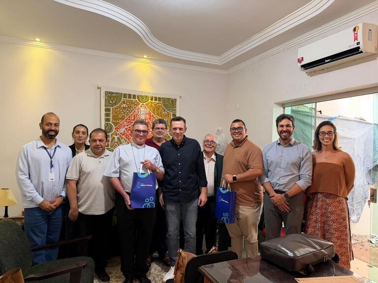 Hospital Teófilo Otoni aproxima Diocese para fortalecer acolhimento espiritual a pacientes e familiares