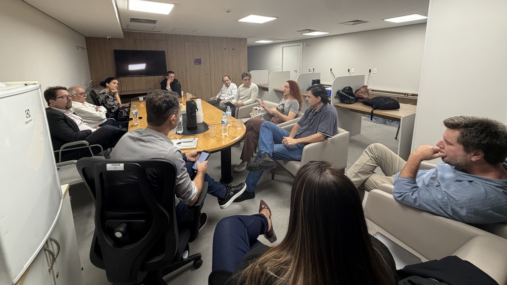 Mário Penna reúne equipes médicas para apresentar avanços e planejamento do Hospital Raja